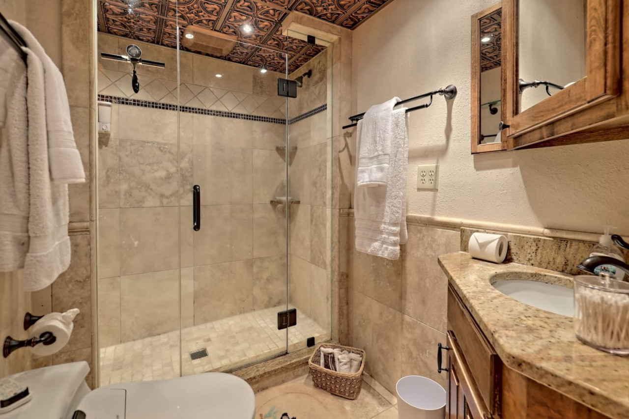 Bill's Bungalow on Lake Burton w/ Top Dock&Hot Tub - Clayton