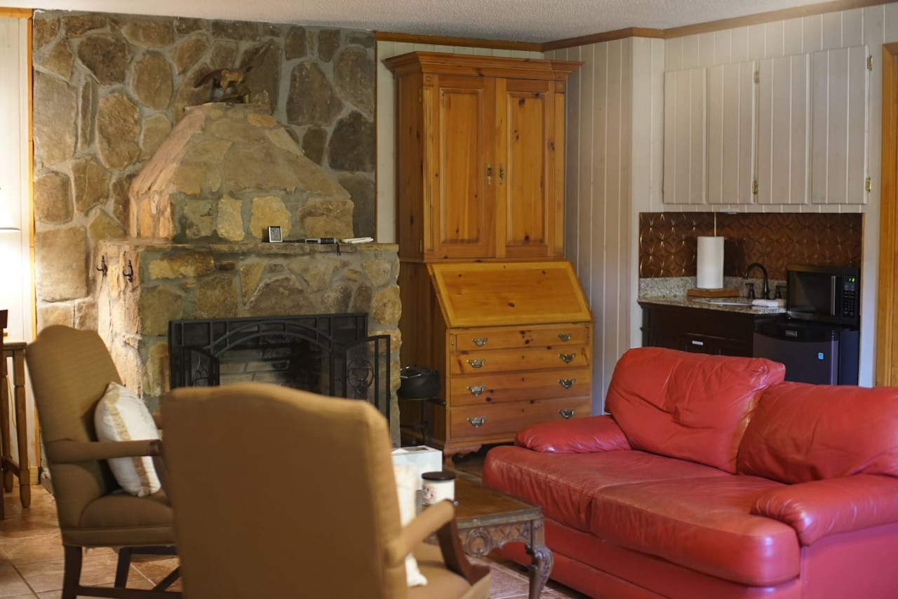 Bill's Bungalow on Lake Burton w/ Top Dock&Hot Tub - Clayton