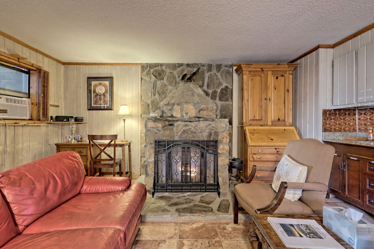 bill's-bungalow-on-lake-burton-w-top-dockandhot-tub/