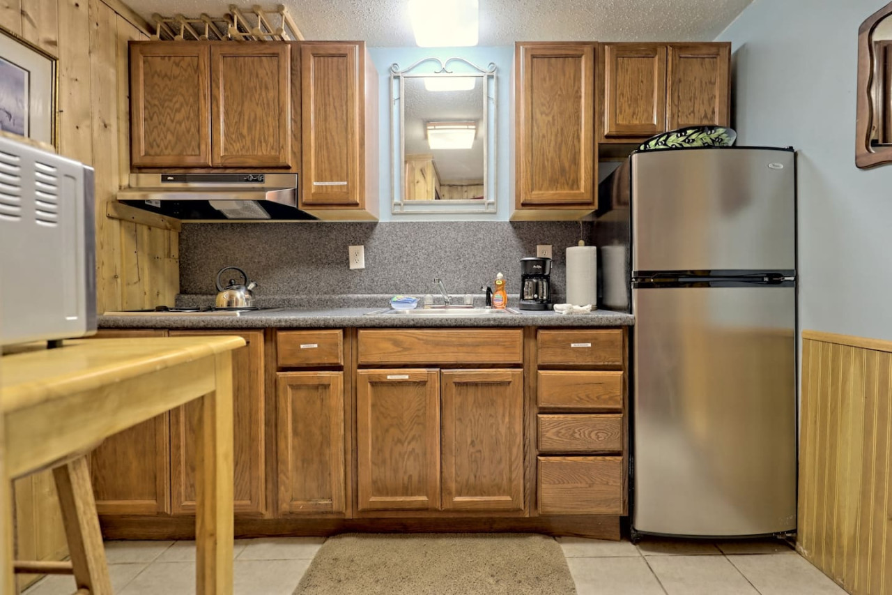 Bill's Bungalow on Lake Burton w/ Top Dock&Hot Tub - Clayton