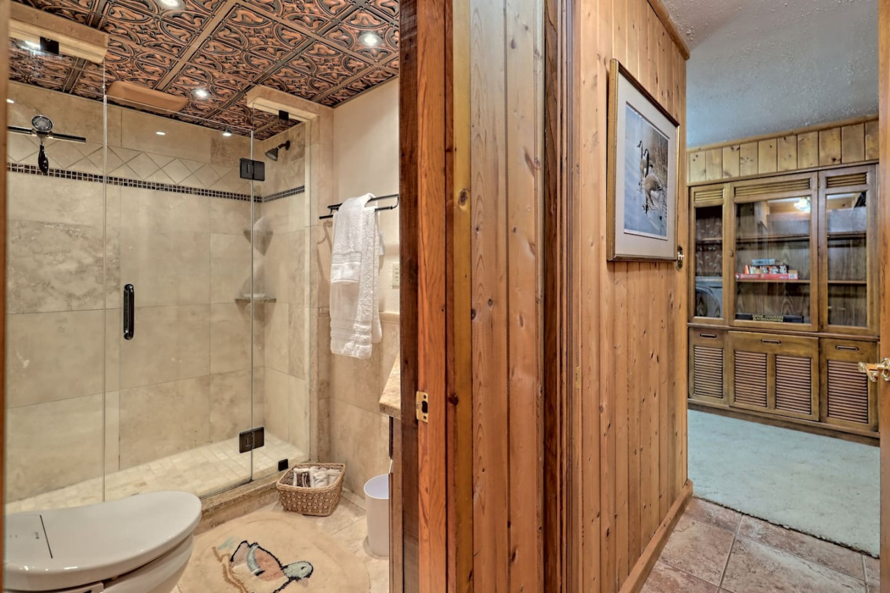 Bill's Bungalow on Lake Burton w/ Top Dock&Hot Tub - Clayton