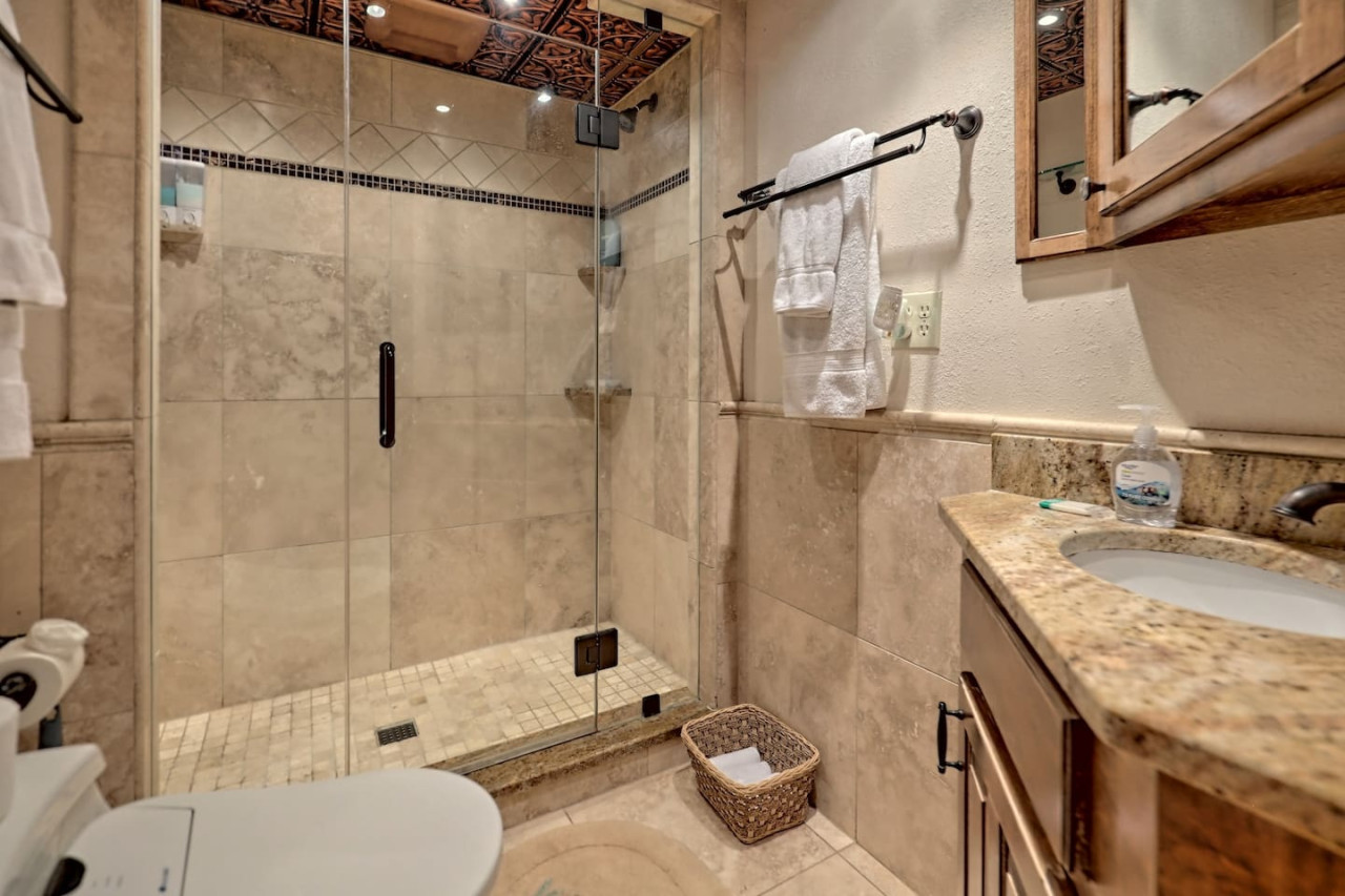 Bill's Bungalow on Lake Burton w/ Top Dock&Hot Tub - Clayton