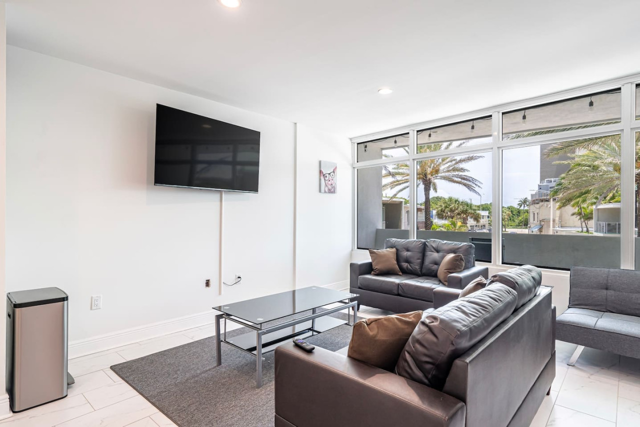 Minimalist haven: This living room embraces the beauty of simplicity.c