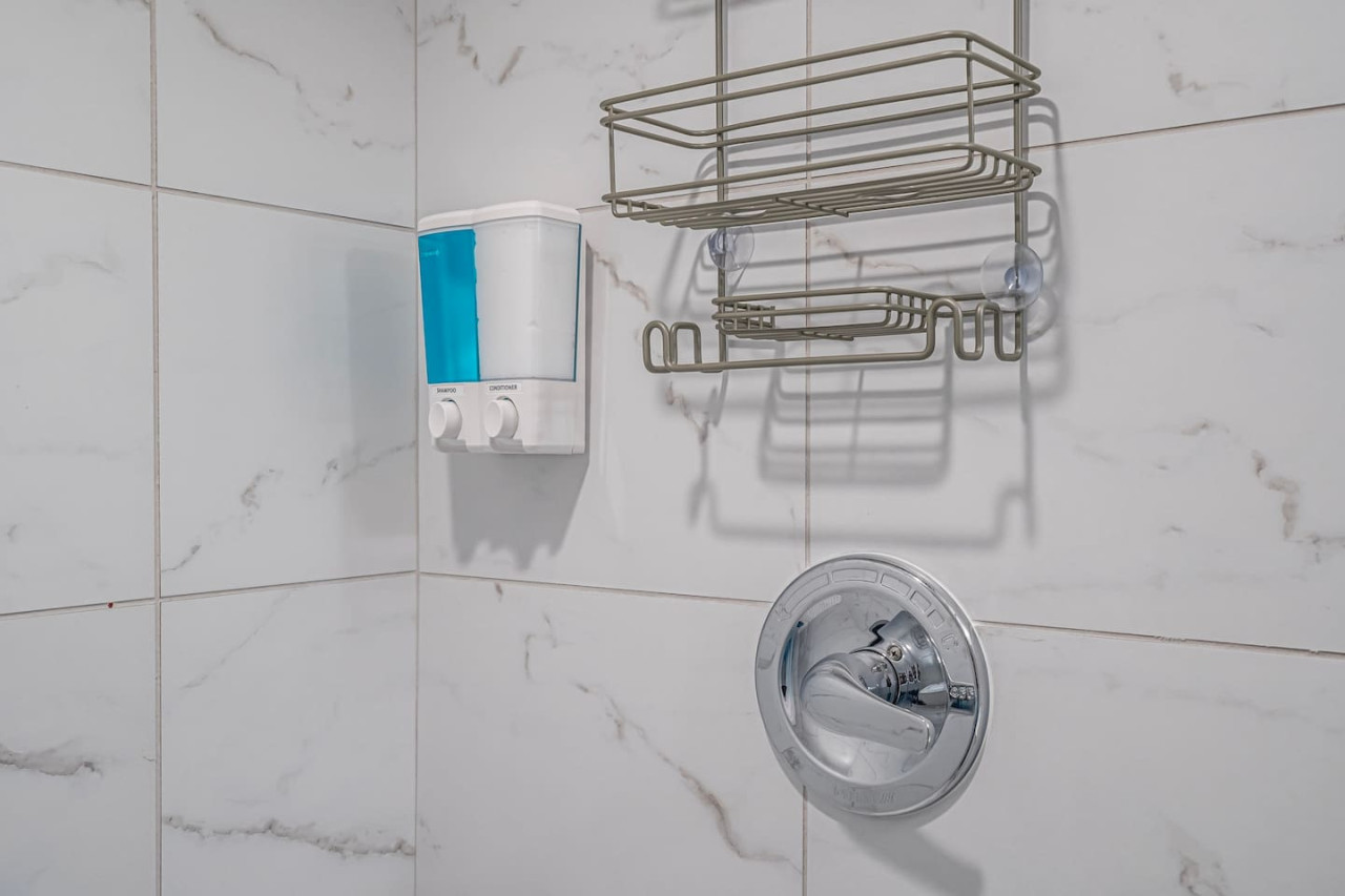 The Purple Pelican~Beachfront w/ Ocean Balcony~#2 - Fort Lauderdale