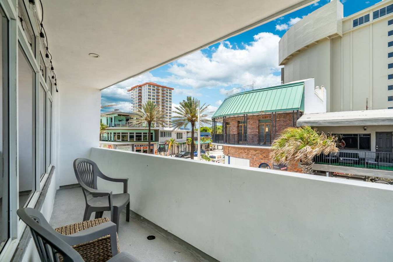 The Purple Pelican~Beachfront w/ Ocean Balcony~#5 - Fort Lauderdale