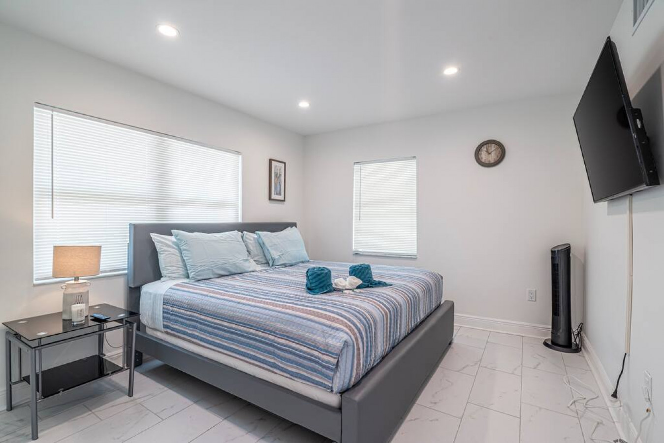 The Purple Pelican~Beachfront w/ Ocean Balcony~#5 - Fort Lauderdale