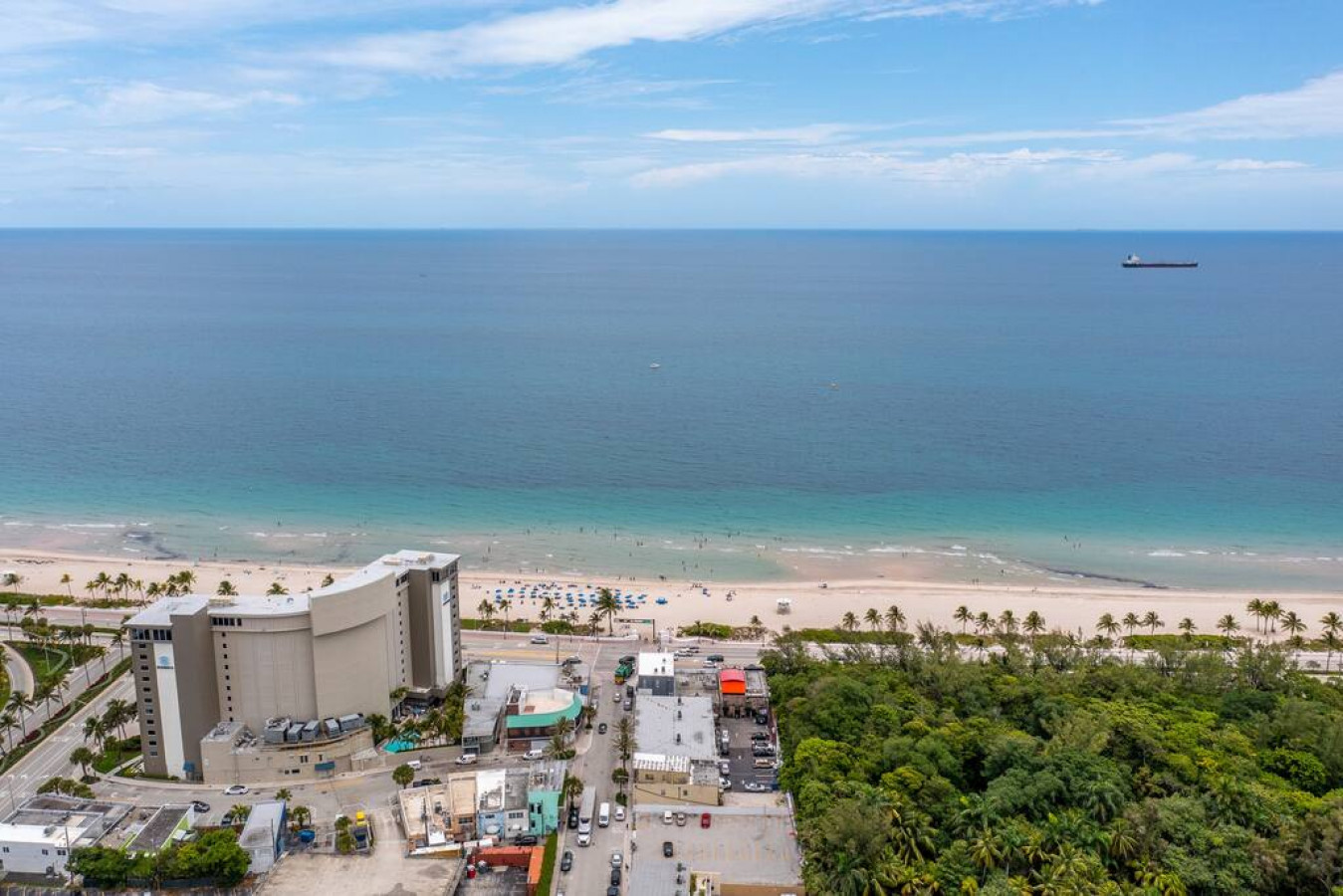 The Purple Pelican~Beachfront w/ Ocean Balcony~#5 - Fort Lauderdale
