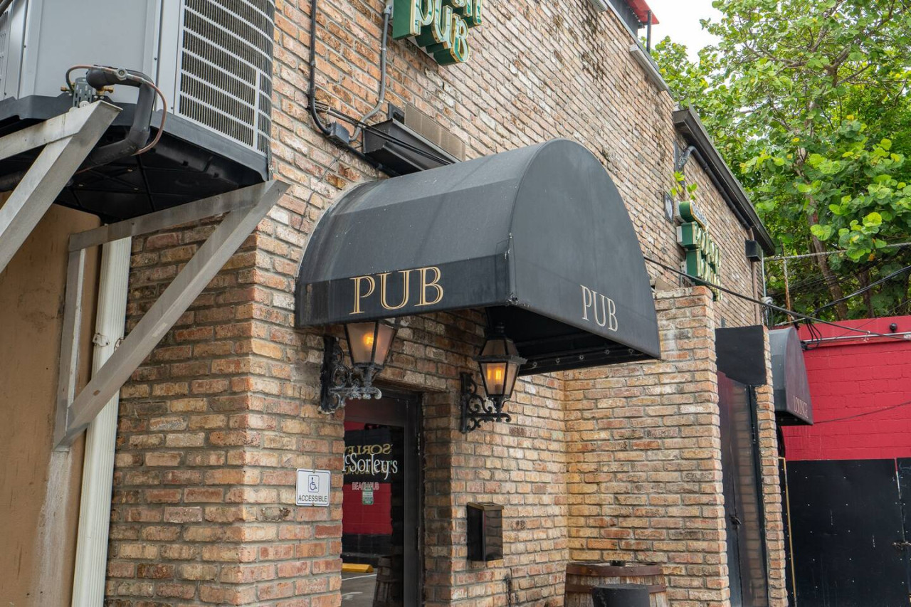 The Purple Pelican~Beachfront w/ Ocean Balcony~#1 - Fort Lauderdale