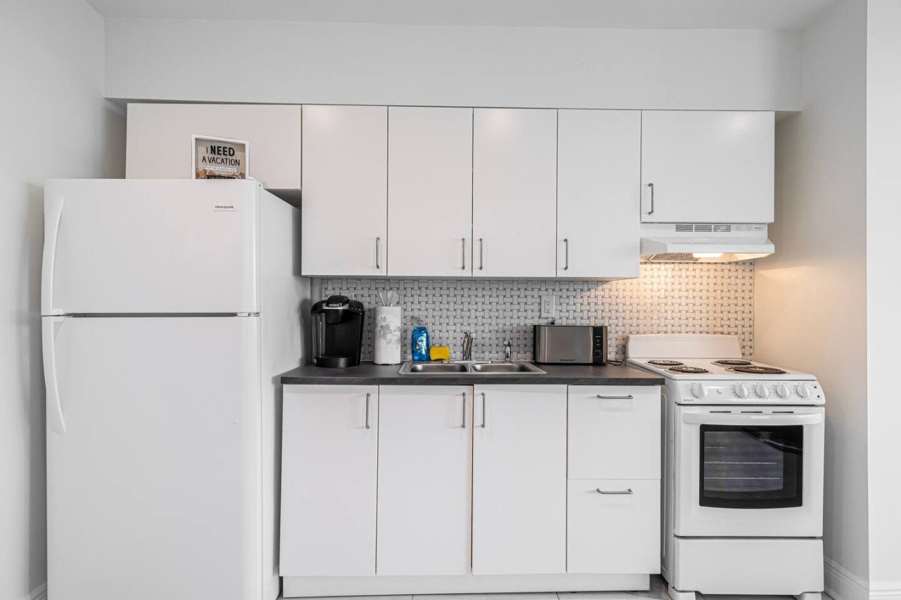 The Purple Pelican~Beachfront w/ Ocean Balcony~#1 - Fort Lauderdale