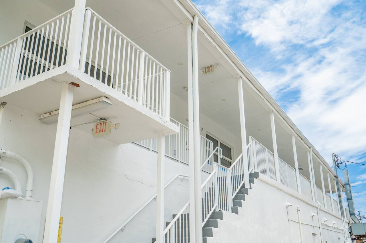 The Purple Pelican~Beachfront w/ Ocean Balcony~#1 - Fort Lauderdale