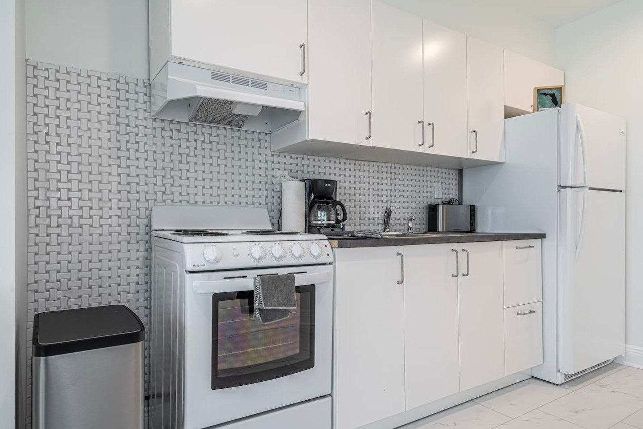 The Purple Pelican~Beachfront w/ Ocean Balcony~#1 - Fort Lauderdale