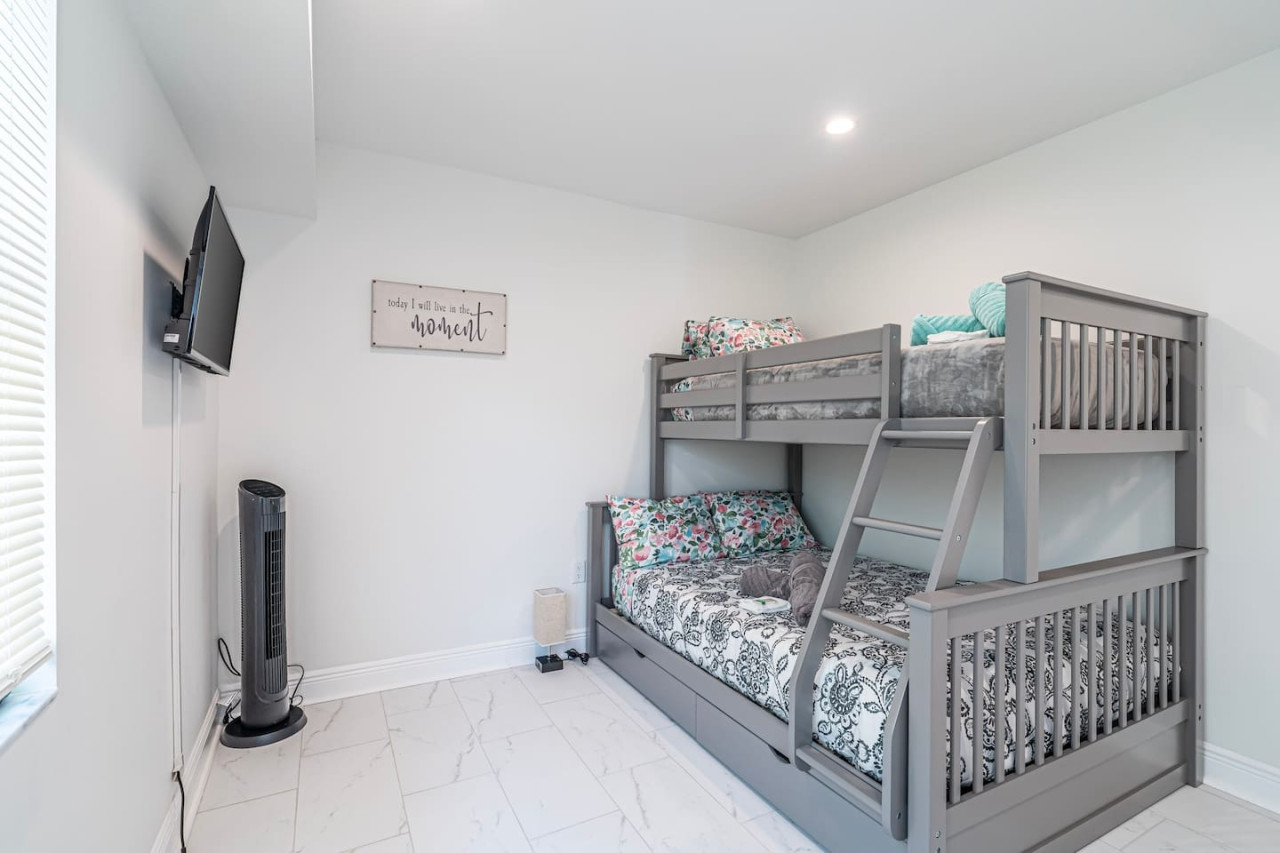 The Purple Pelican~Beachfront w/ Ocean Balcony~#1 - Fort Lauderdale