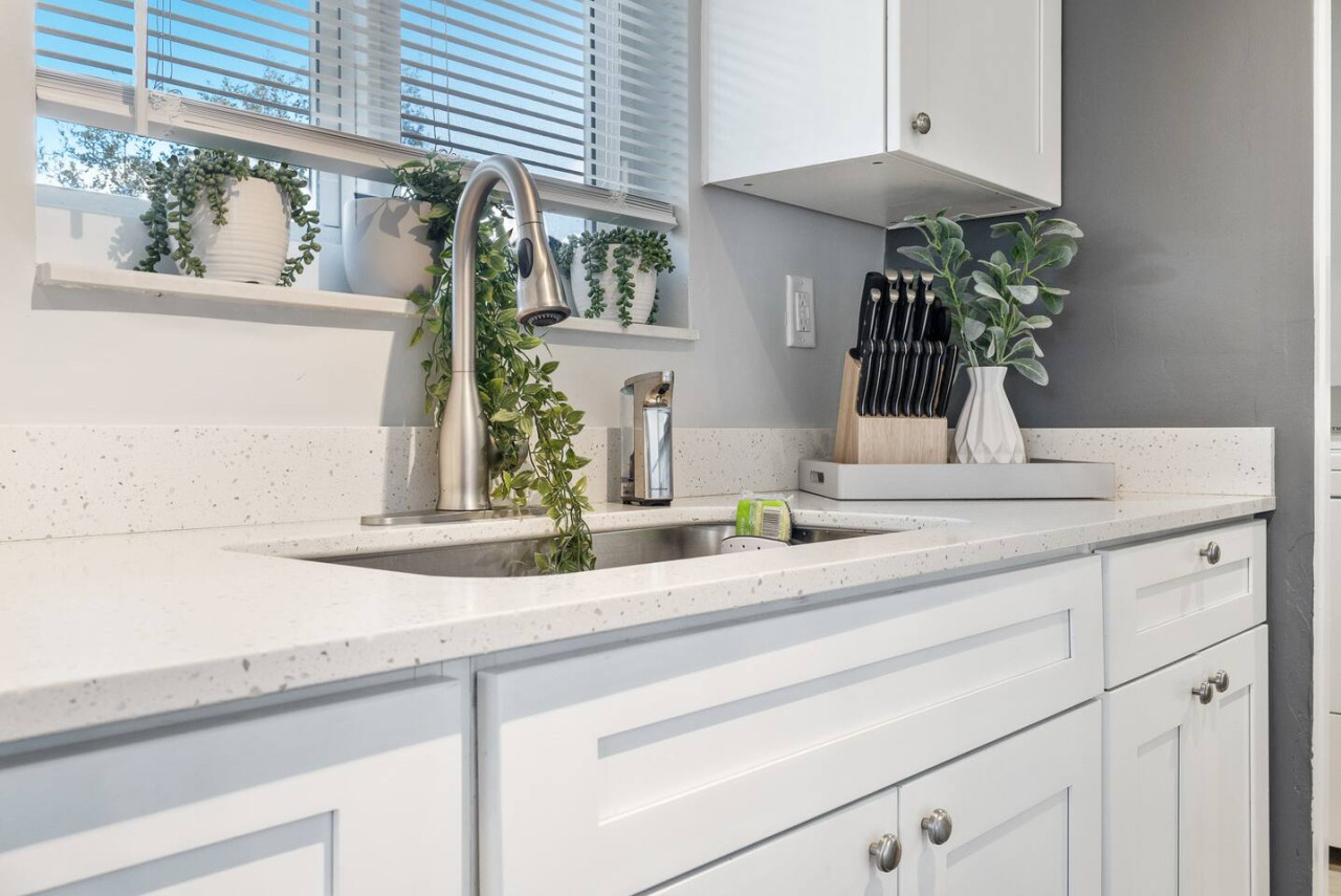 Roxana's 3BR/2BA w/ Modern Interior & BBQ Backyard - Oakland Park