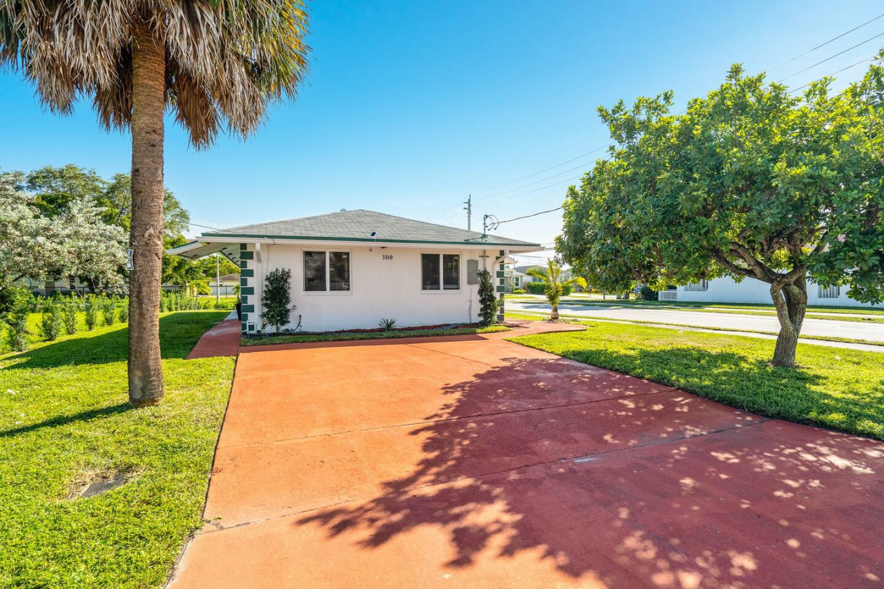 Roxana's 3BR/2BA w/ Modern Interior & BBQ Backyard - Oakland Park