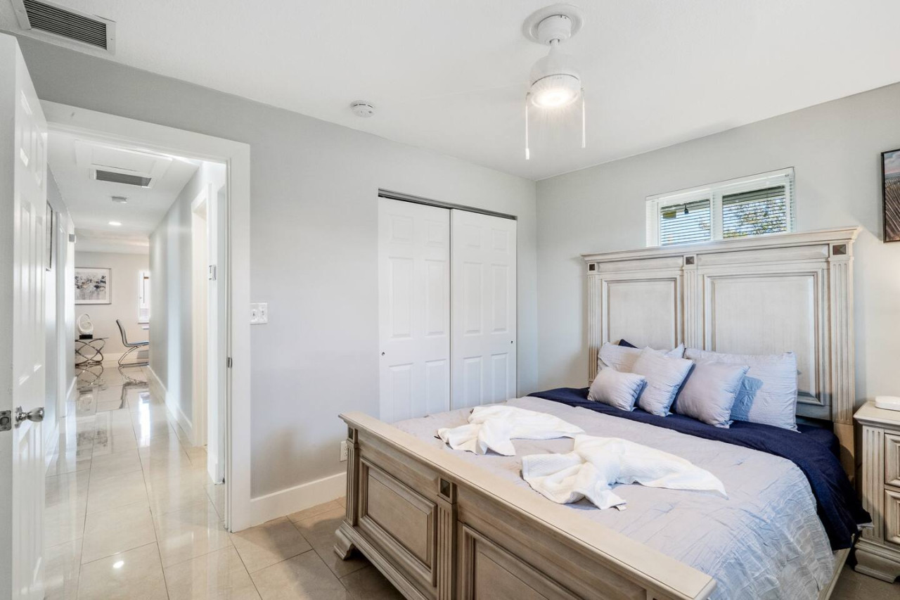 Roxana's 3BR/2BA w/ Modern Interior & BBQ Backyard - Oakland Park