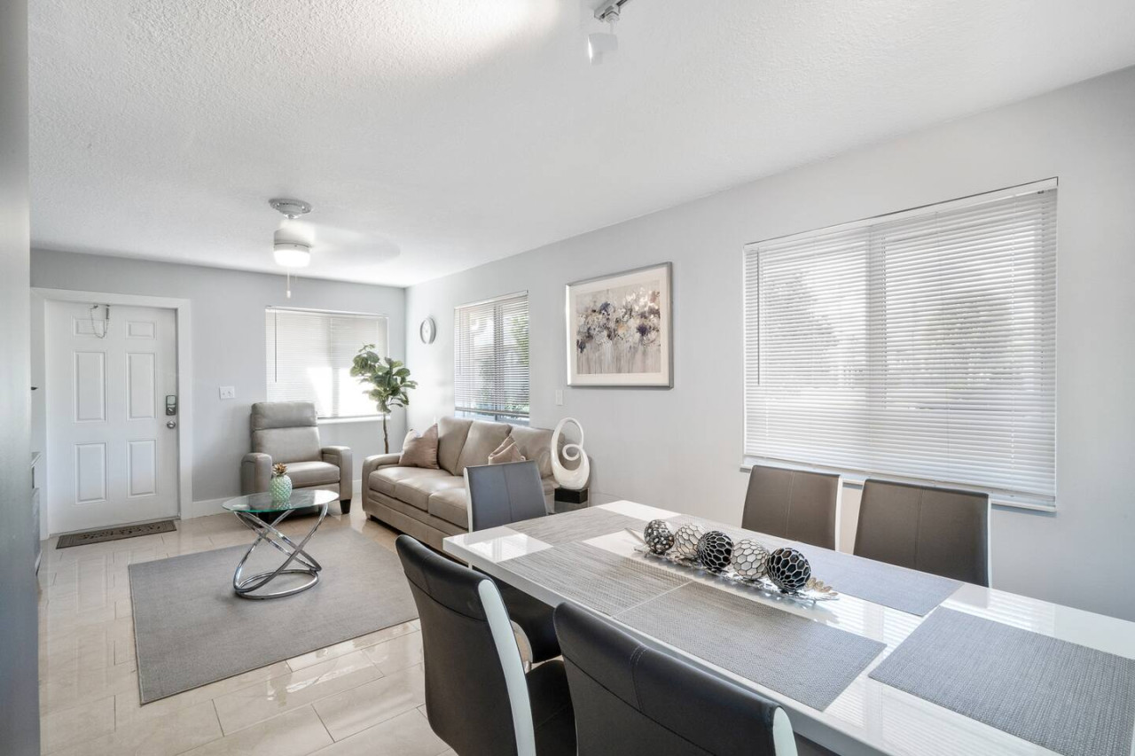 Roxana's 3BR/2BA w/ Modern Interior & BBQ Backyard - Oakland Park