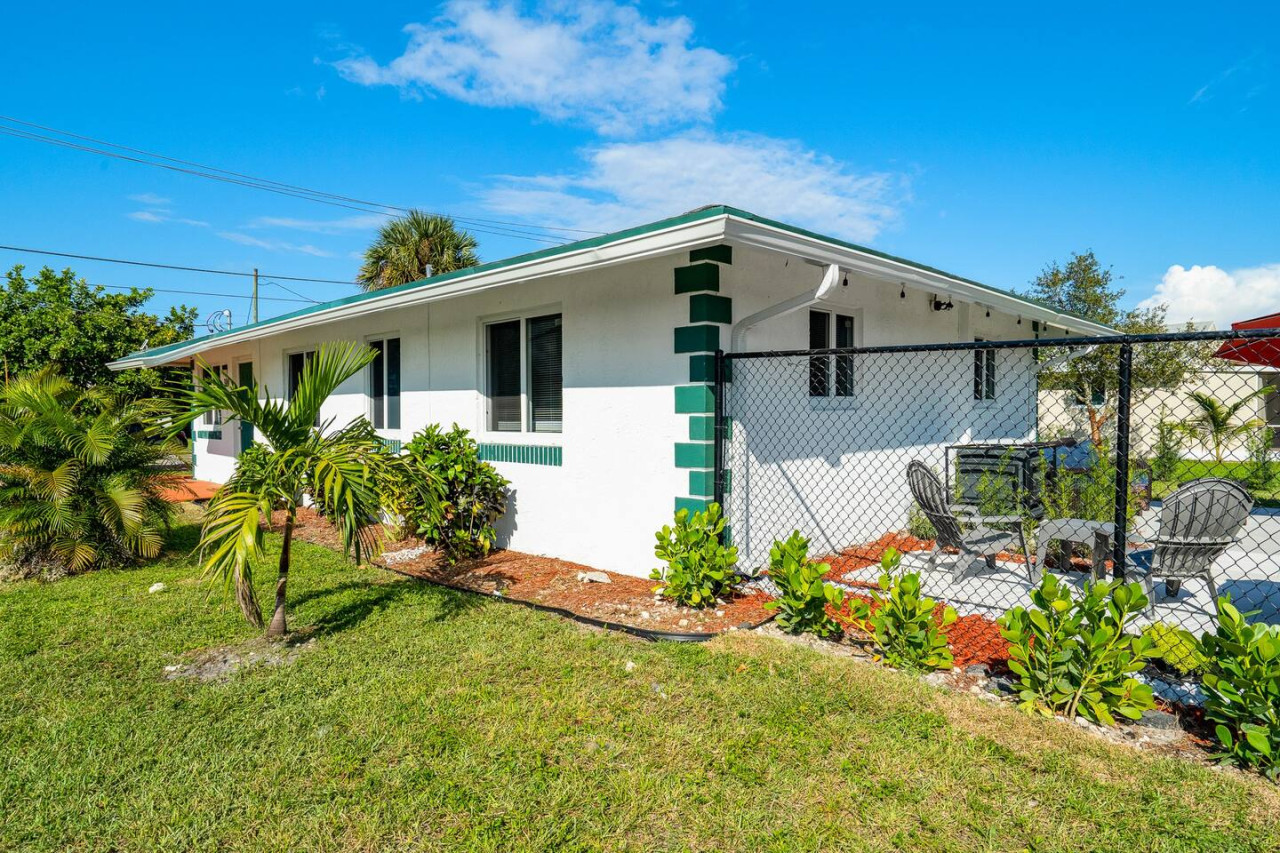 Roxana's 3BR/2BA w/ Modern Interior & BBQ Backyard - Oakland Park