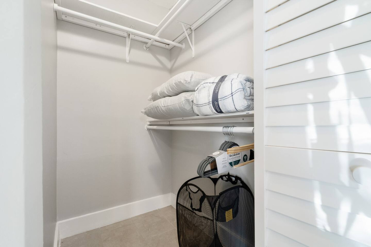 Roxana's 3BR/2BA w/ Modern Interior & BBQ Backyard - Oakland Park