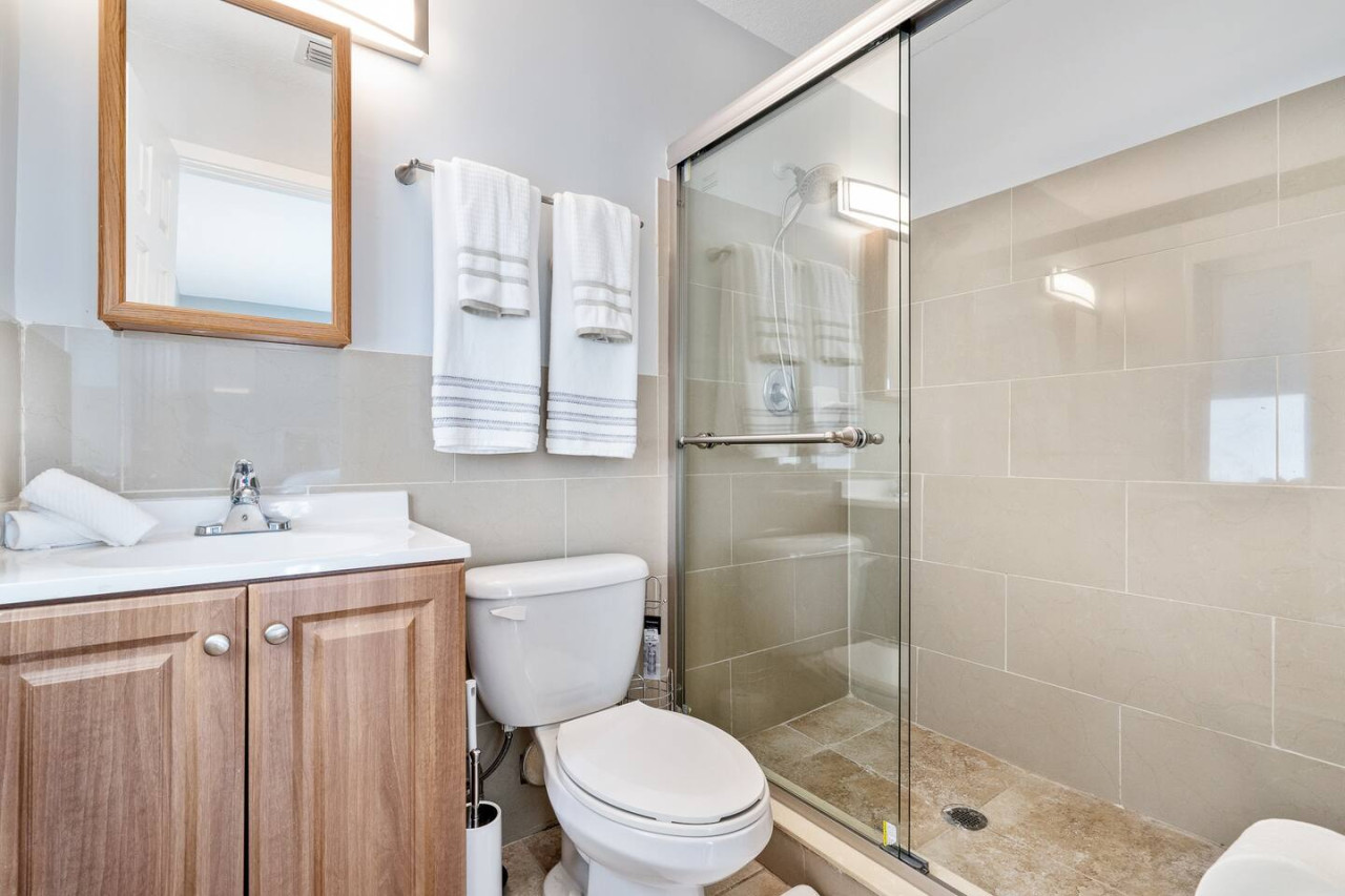 Roxana's 3BR/2BA w/ Modern Interior & BBQ Backyard - Oakland Park