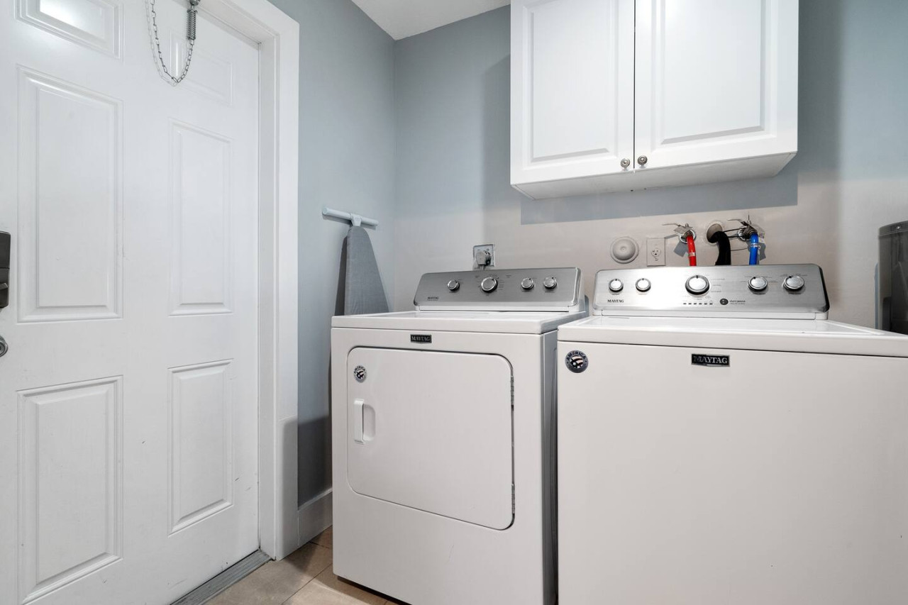 Roxana's 3BR/2BA w/ Modern Interior & BBQ Backyard - Oakland Park