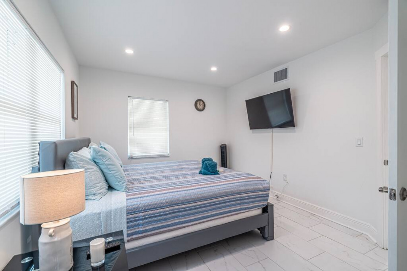 Beachfront Bloo's-2 Units-Ocean View Balcony #4/5 - Fort Lauderdale