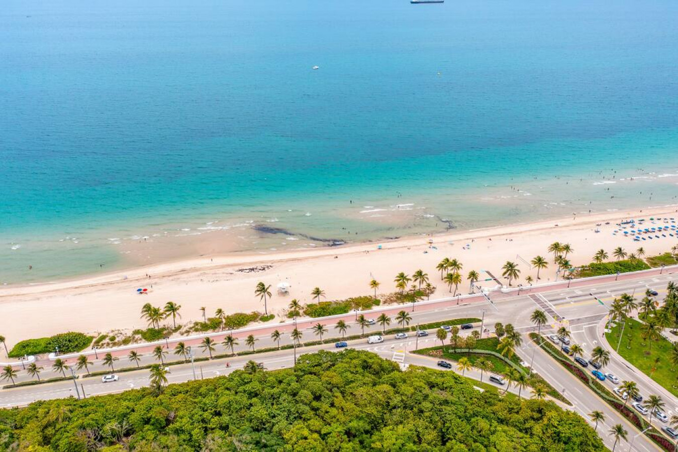 The Purple Pelican~Beachfront w/ Ocean Balcony~#3 - Fort Lauderdale