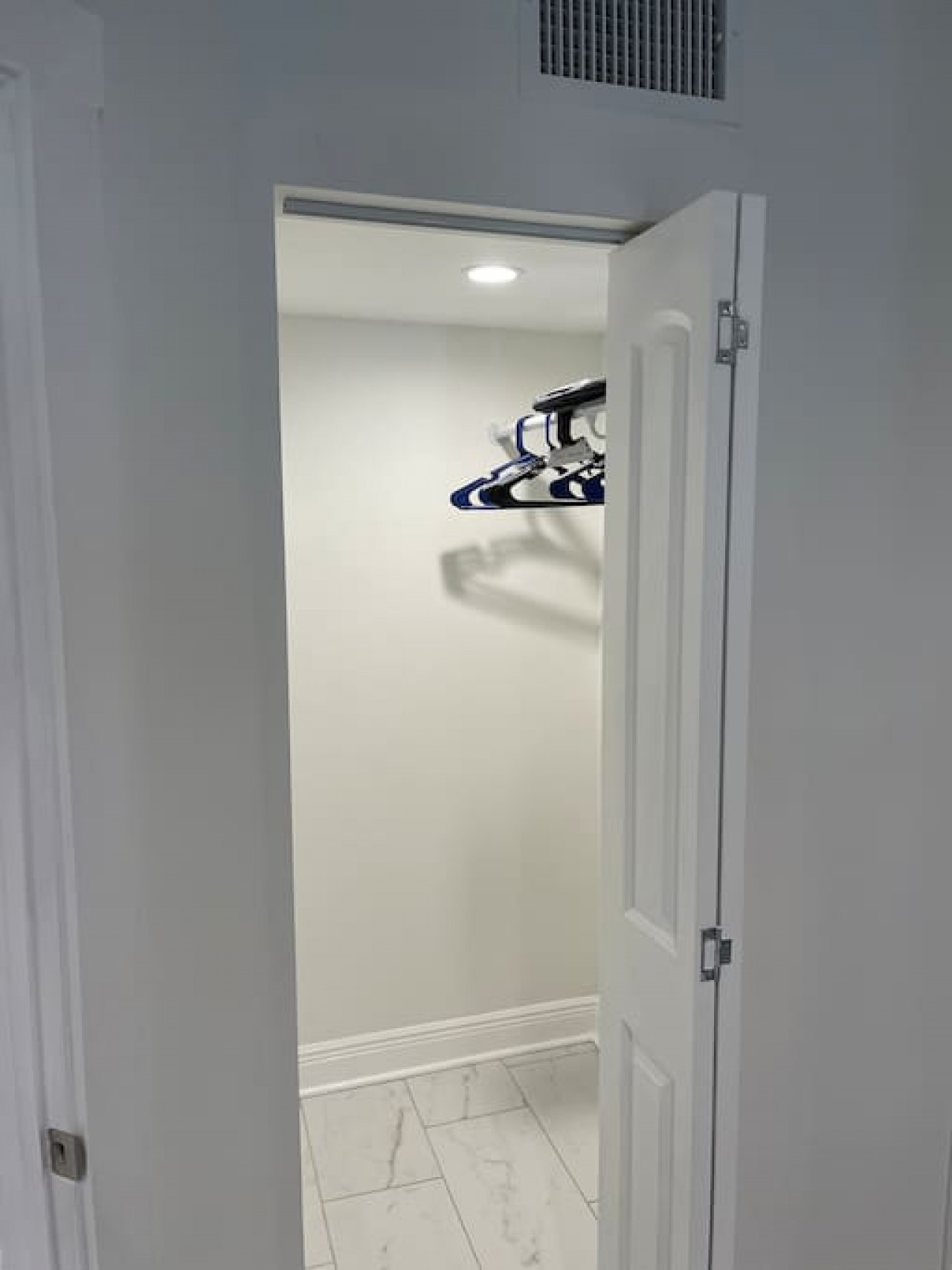 The Purple Pelican~Beachfront w/ Ocean Balcony~#3 - Fort Lauderdale