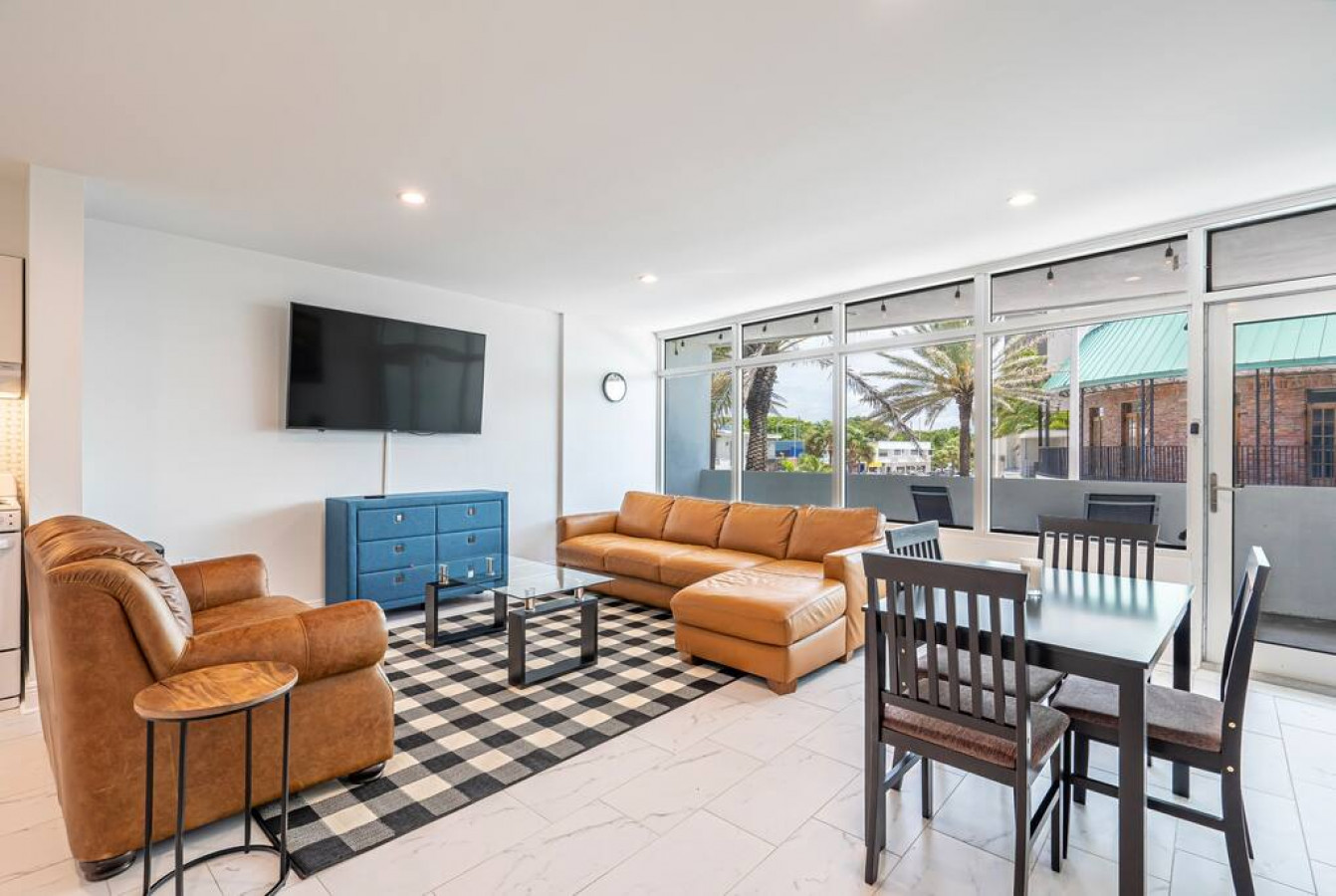 The Purple Pelican~Beachfront w/ Ocean Balcony~#3 - Fort Lauderdale