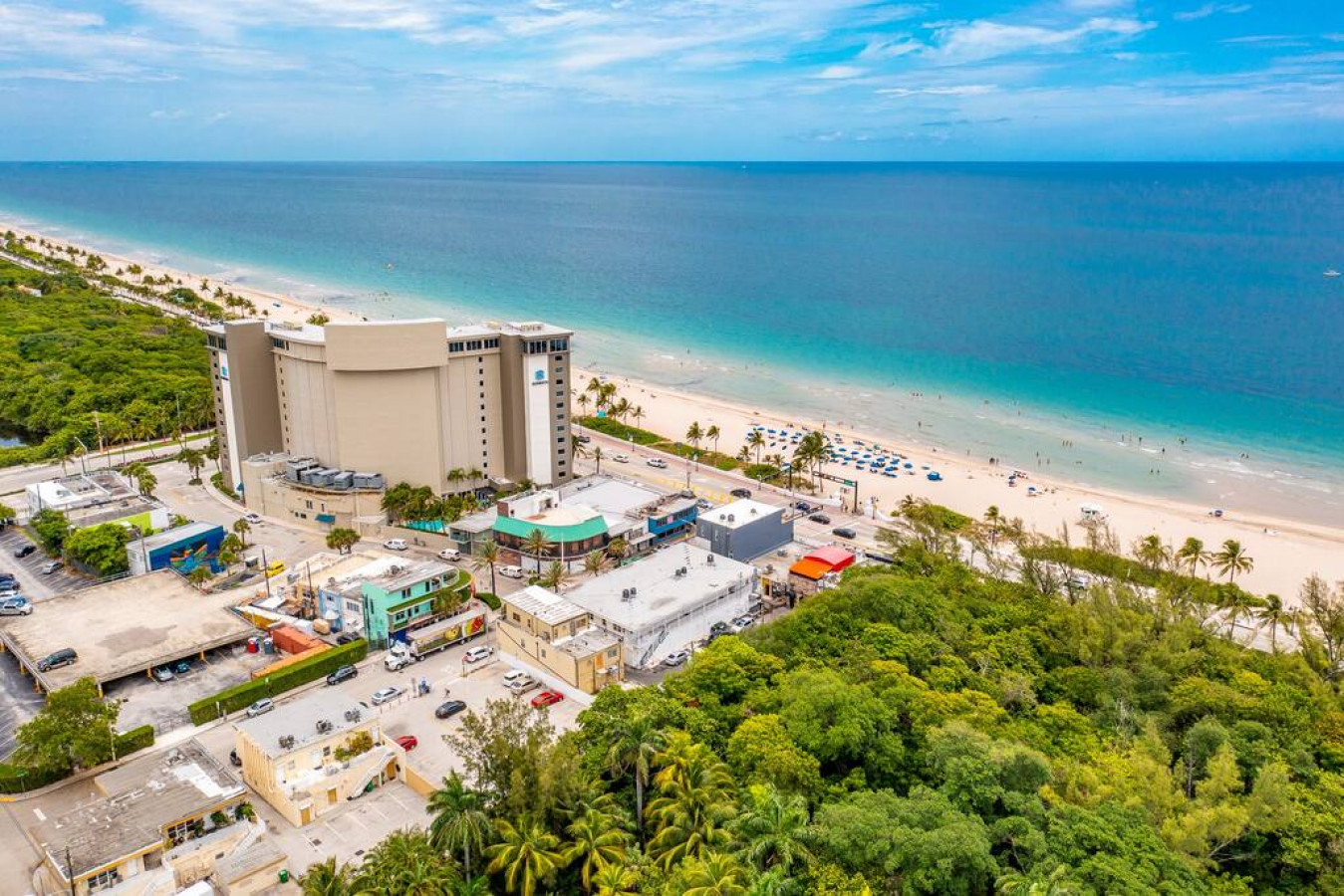 The Purple Pelican~Beachfront w/ Ocean Balcony~#3 - Fort Lauderdale