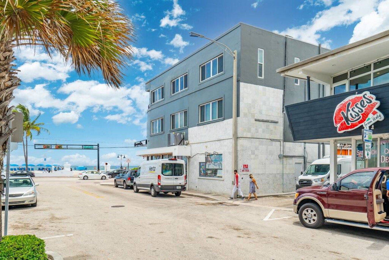 The Purple Pelican~Beachfront w/ Ocean Balcony~#4 - Fort Lauderdale