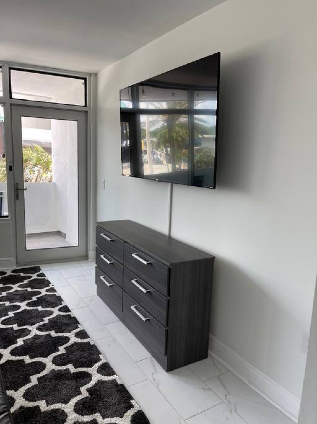 Movie nights in, snuggles on the couch. This TV is the perfect partner for creating lasting memories.