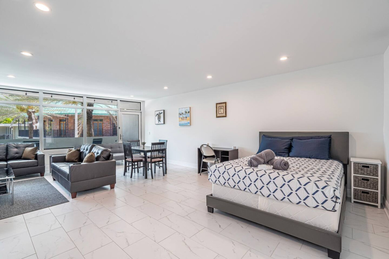 Beachfront Bloo's -2 Units-Ocean View Balcony #1/2 - Fort Lauderdale