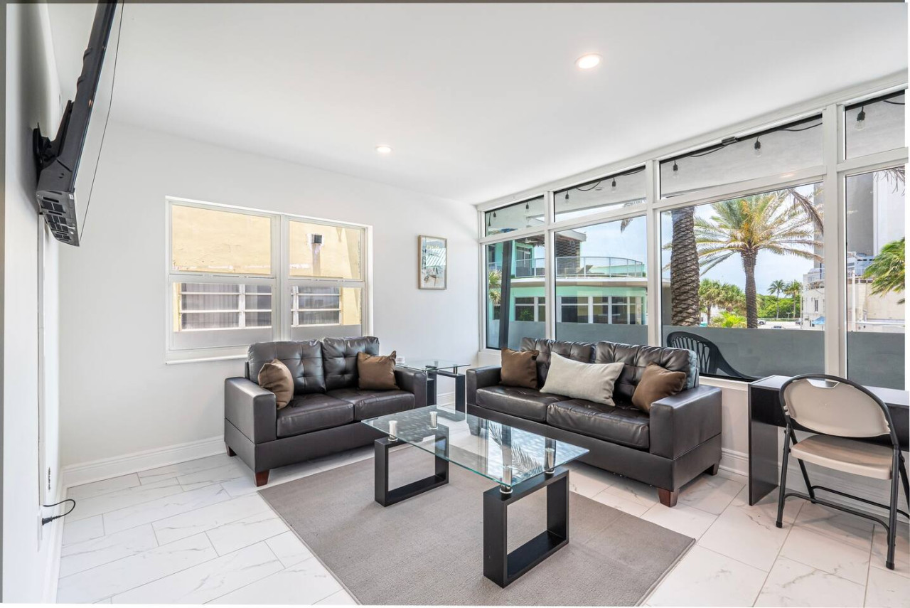 Beachfront Bloo's -2 Units-Ocean View Balcony #1/2 - Fort Lauderdale