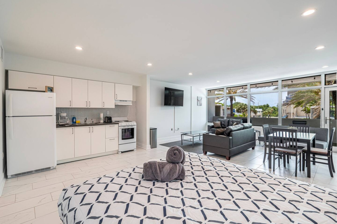 Small space, big potential: This smartly designed living area shows that even small spaces can be stylish and functional.