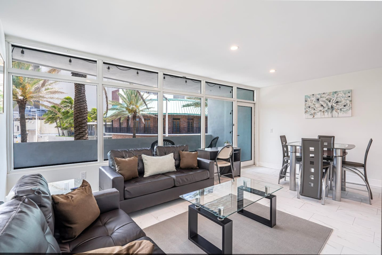 Beachfront Bloo's -2 Units-Ocean View Balcony #1/2 - Fort Lauderdale