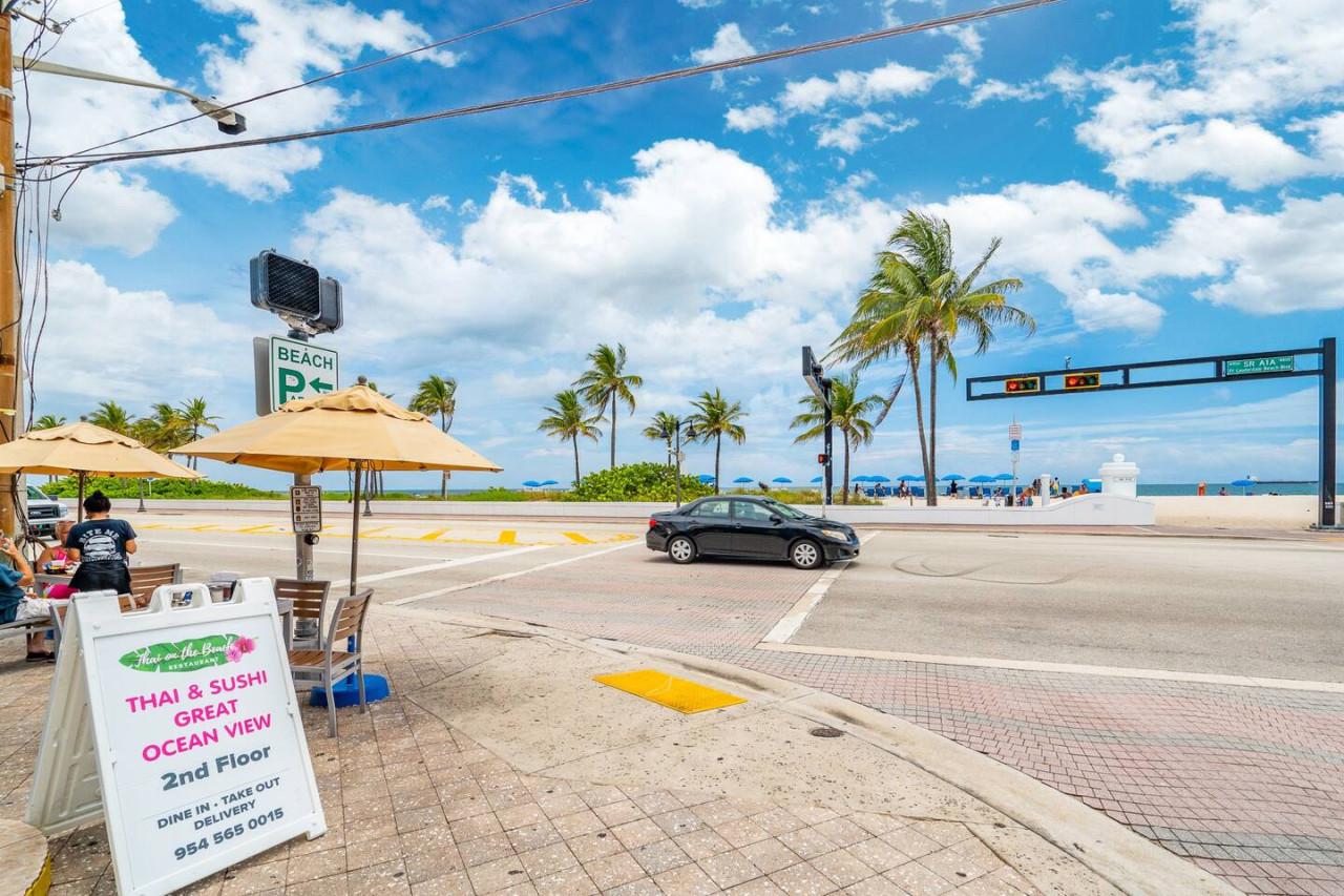 Beachfront Bloo's -2 Units-Ocean View Balcony #1/2 - Fort Lauderdale