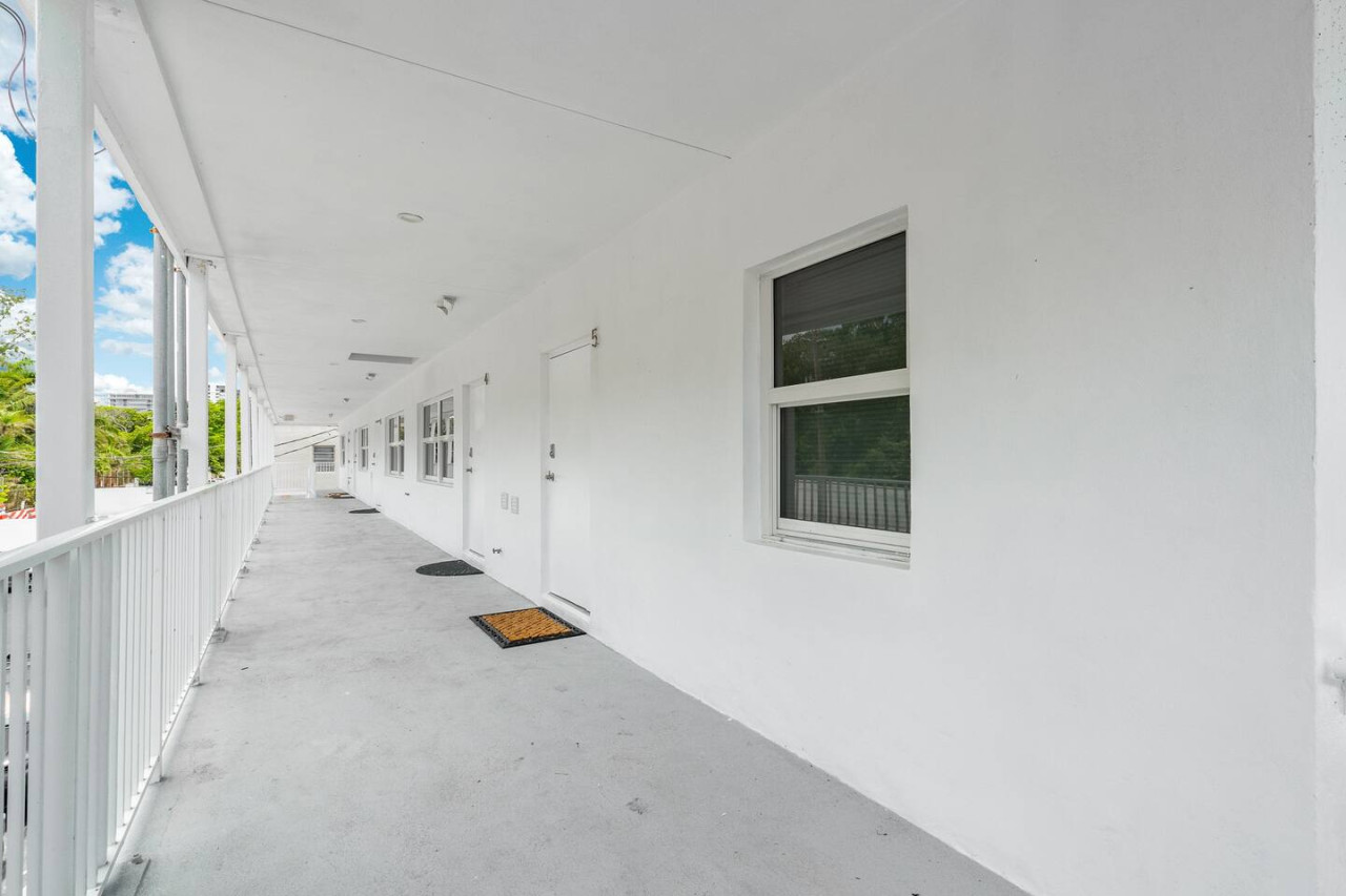 Beachfront Bloo's -2 Units-Ocean View Balcony #1/2 - Fort Lauderdale