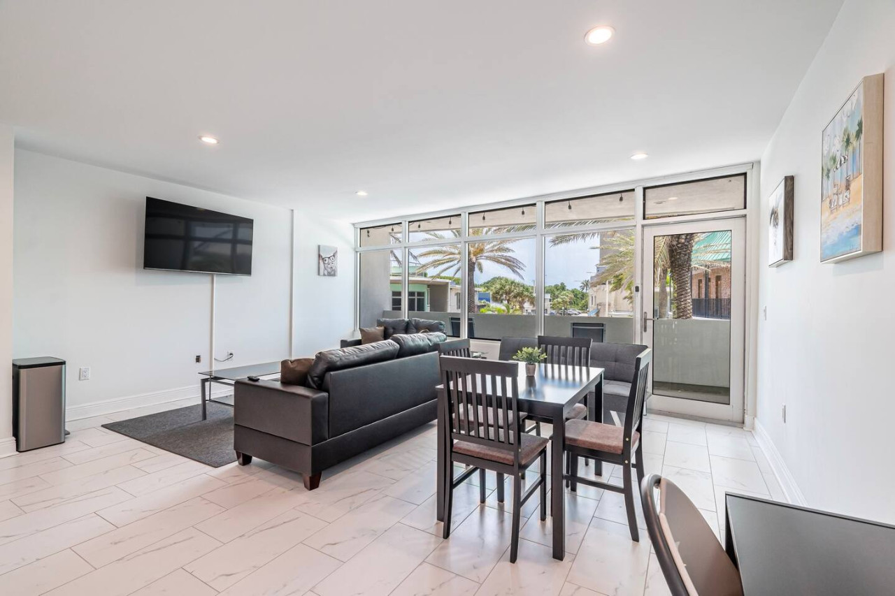 Beachfront Bloo's -2 Units-Ocean View Balcony #1/2 - Fort Lauderdale