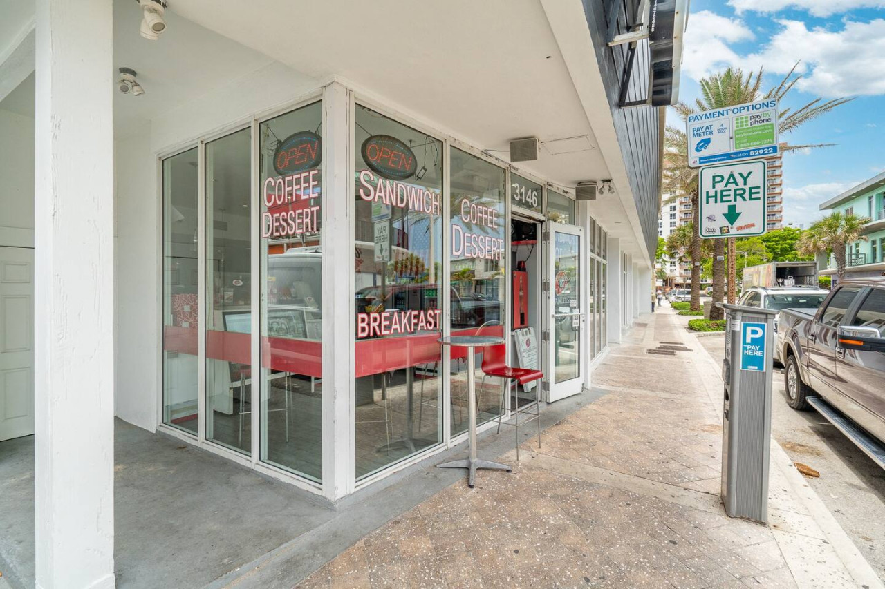 Beachfront Bloo's -2 Units-Ocean View Balcony #1/2 - Fort Lauderdale