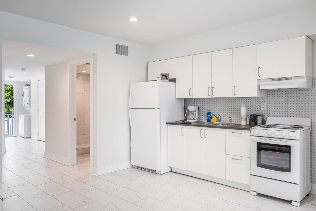 Beachfront Bloo's -2 Units-Ocean View Balcony #1/2 - Fort Lauderdale