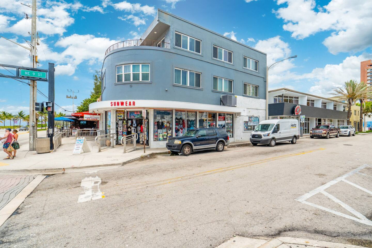Beachfront Bloo's -2 Units-Ocean View Balcony #1/2 - Fort Lauderdale
