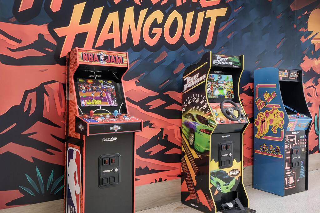 hurricane-hangout-games-hot-tub-and-free-waterpark/