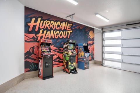 Hurricane Hangout– Games, Hot Tub & Free Waterpark