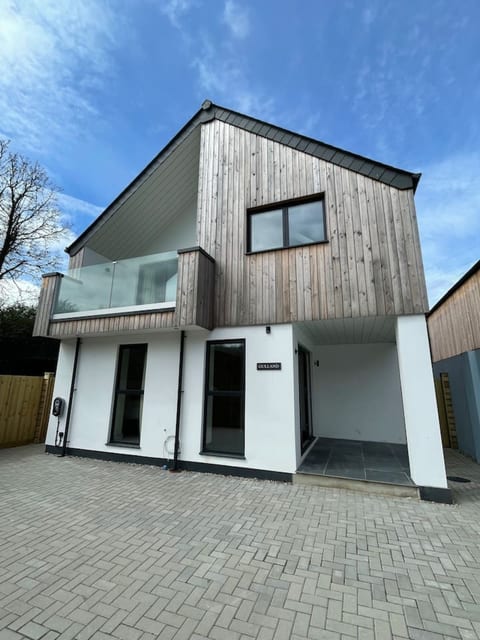 Gulland 4 Bed Sleeps 8 with Hot tub