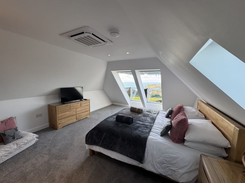 Lancelots atemberaubender Meerblick mit Cabrio-Balkon - Tintagel
