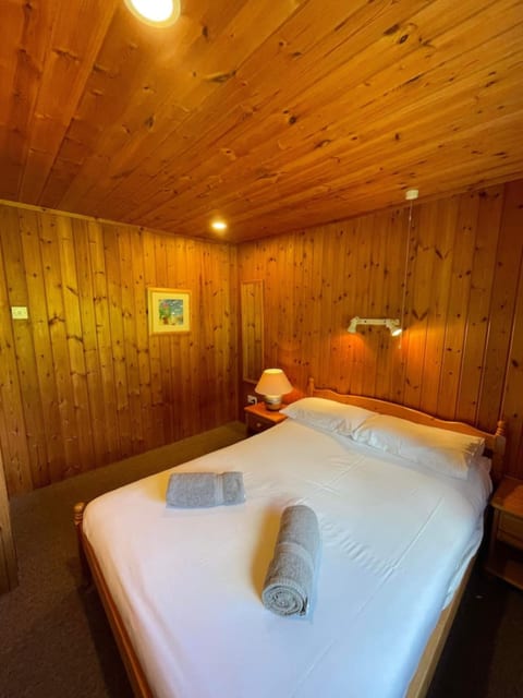 lanteglos main bedroom 2.jpg