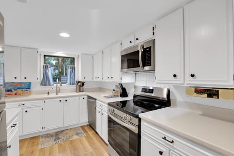 Spacious | Family Friendly | 0.8 Miles to Beach