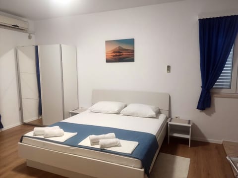 Apartments Mat - Unit 371824-13