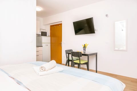 Apartments Mir - Unit 371866-13
