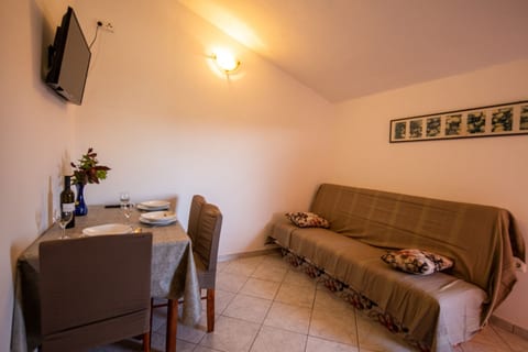 Apartments Den - Unit 371895-13